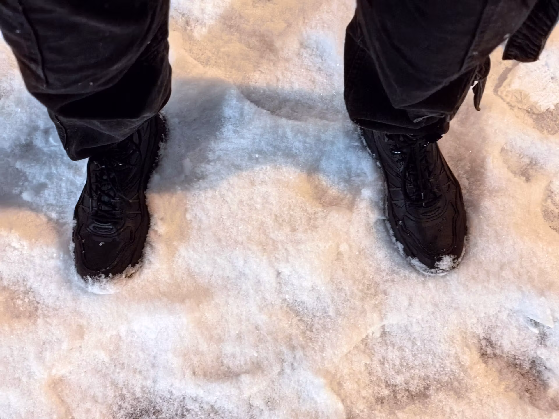 Так PUMA Trinity Mid Hybrid L выглядят на ногах